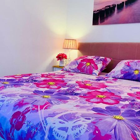 Double A Split Apartment Luaran gambar