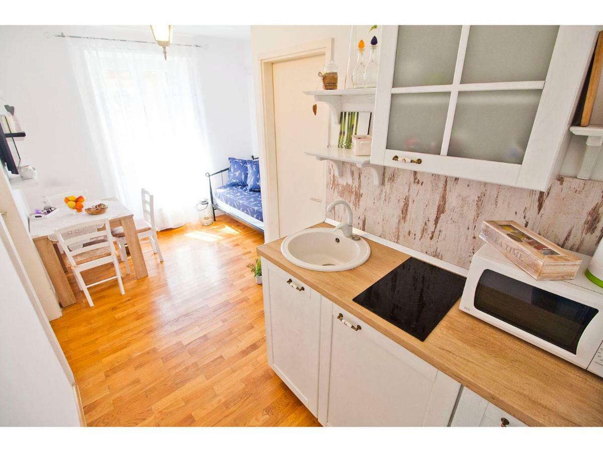 Double A Split Apartment Luaran gambar