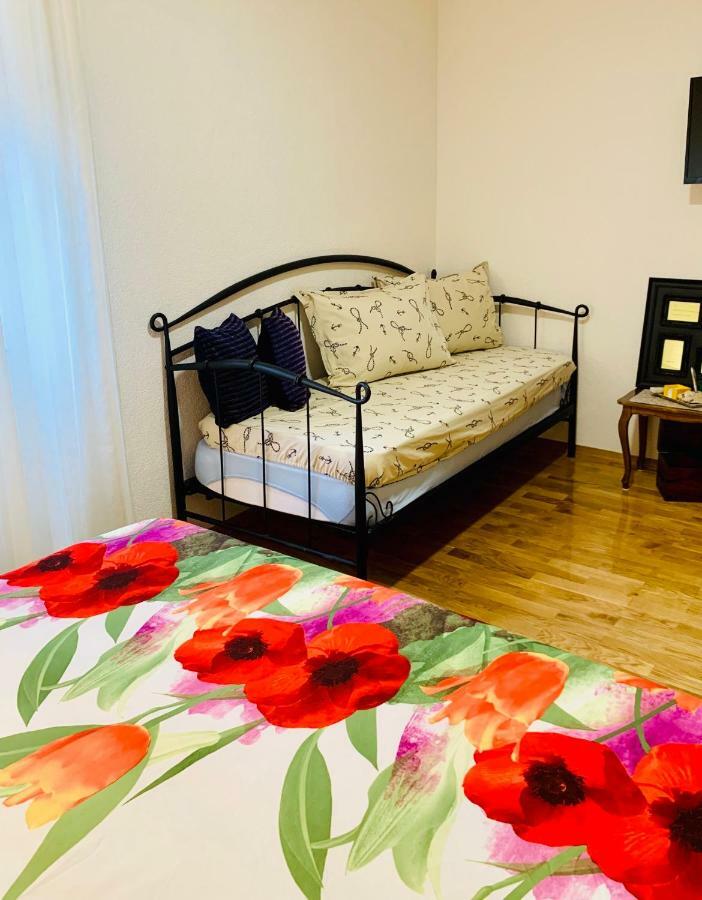 Double A Split Apartment Luaran gambar