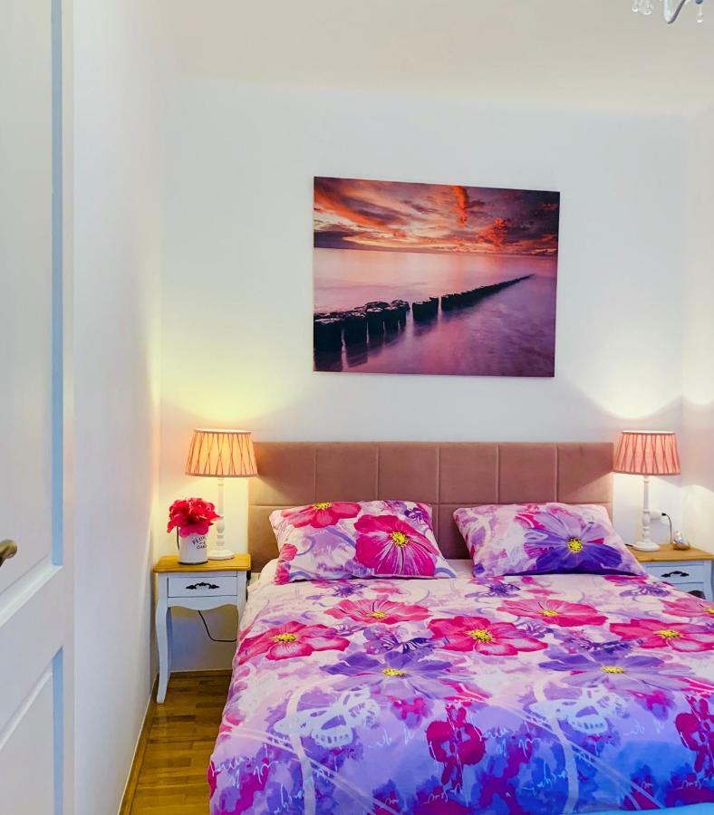 Double A Split Apartment Luaran gambar