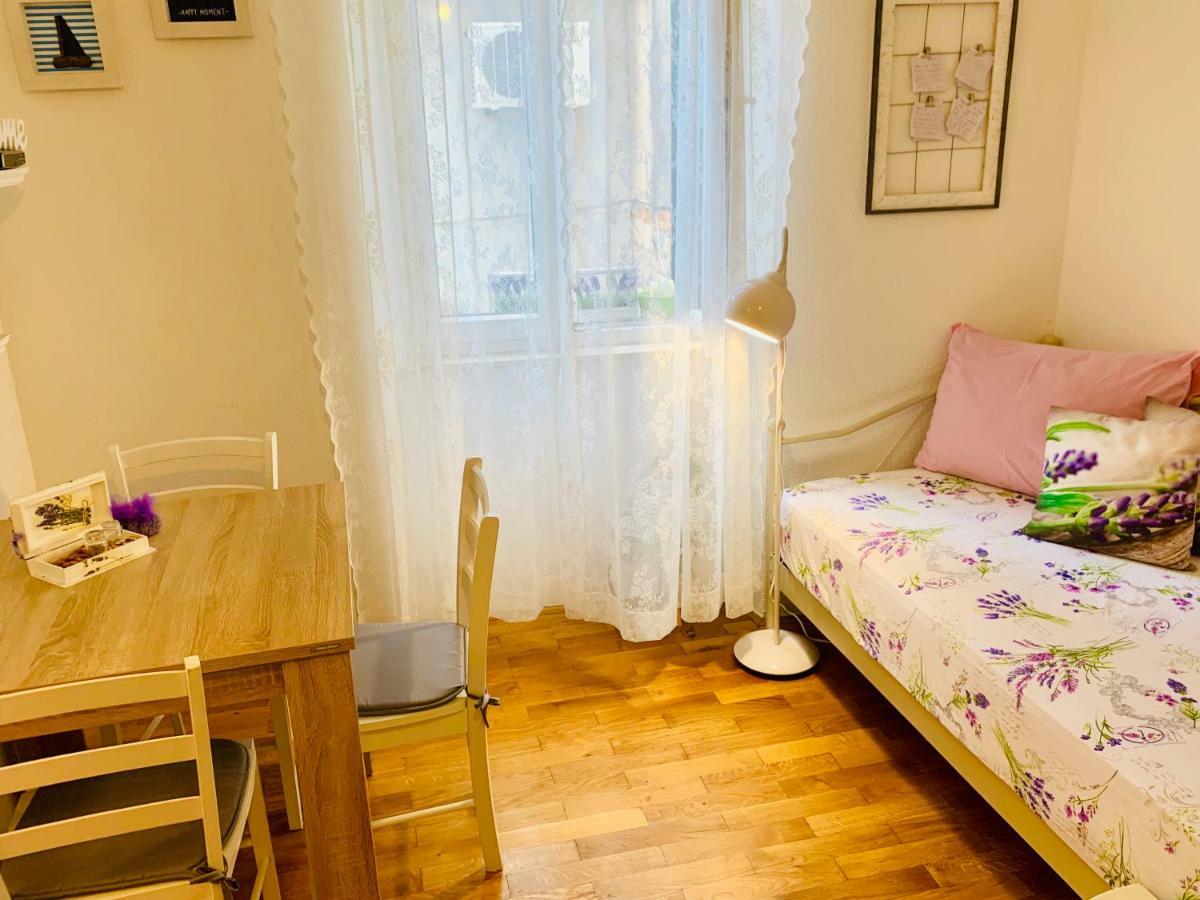 Double A Split Apartment Luaran gambar