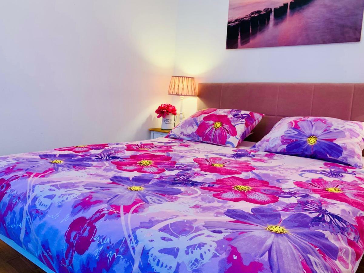 Double A Split Apartment Luaran gambar