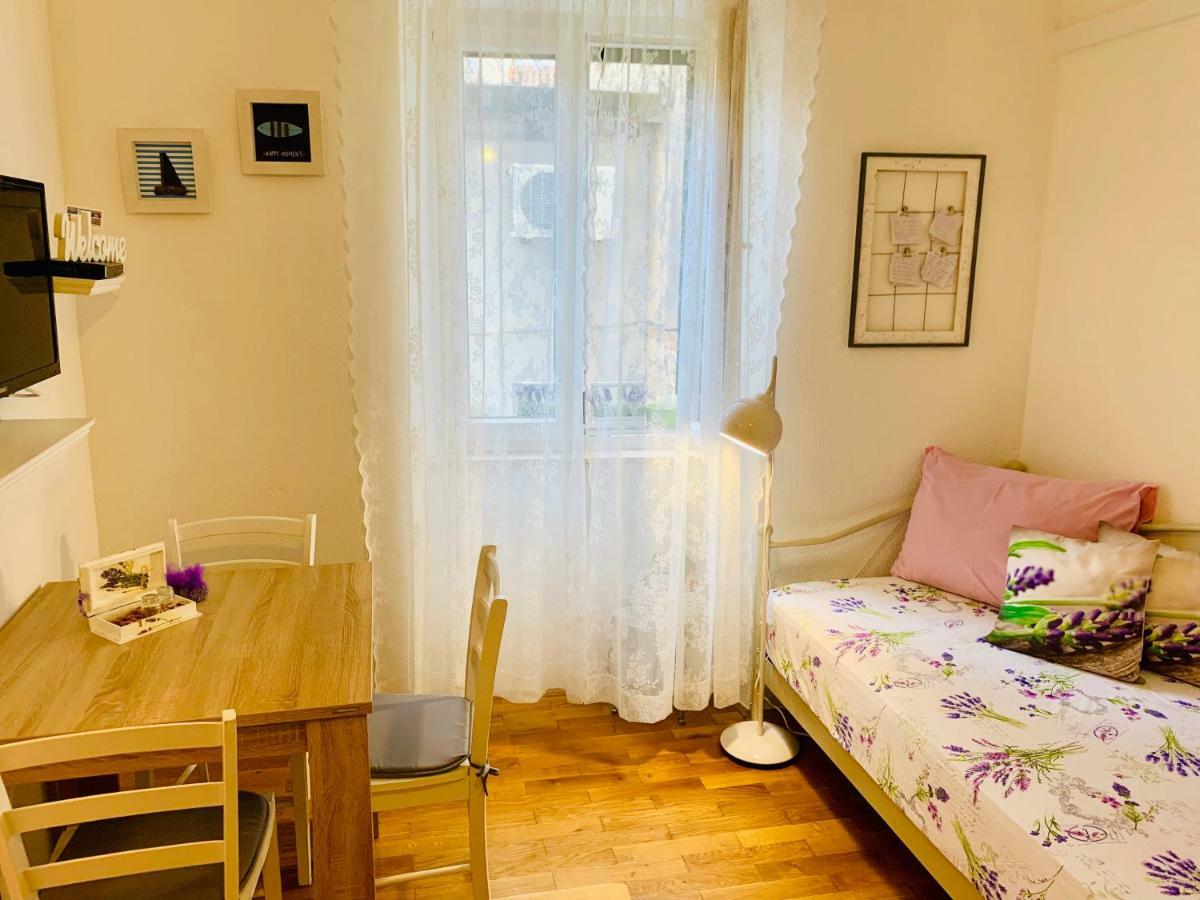 Double A Split Apartment Luaran gambar