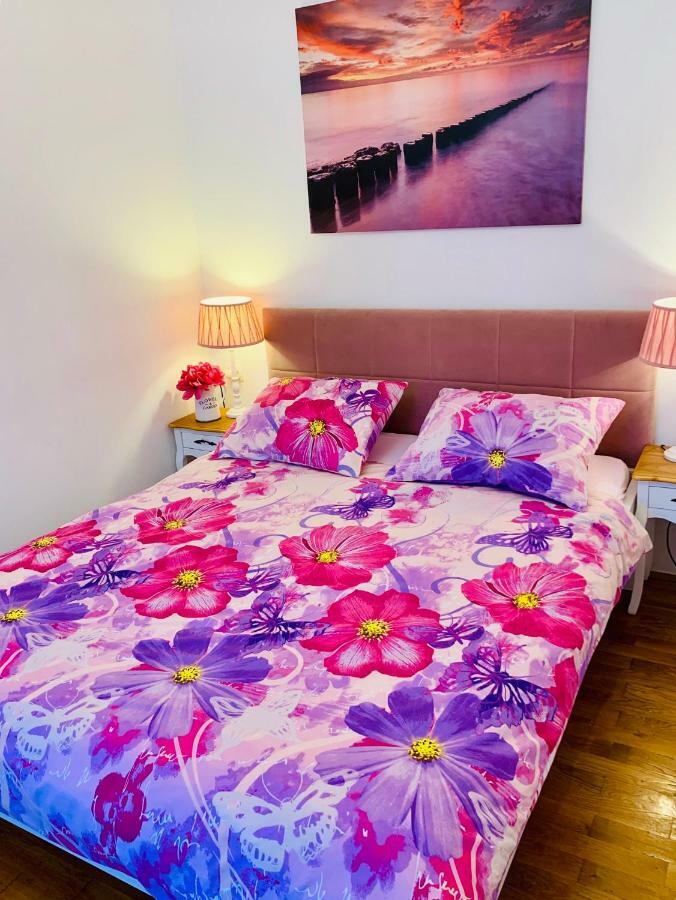 Double A Split Apartment Luaran gambar